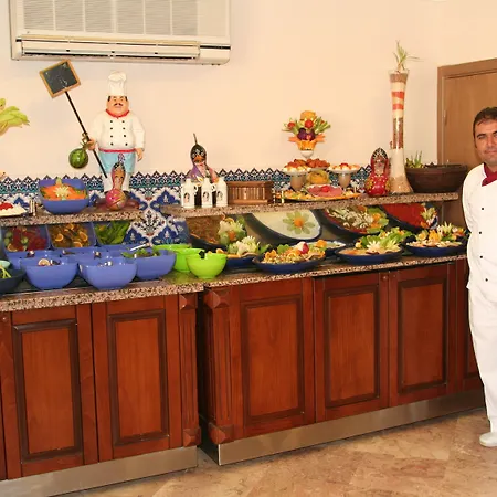 إليسي بيتش منتجع 3*