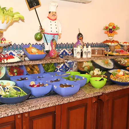 إليسي بيتش منتجع 3*